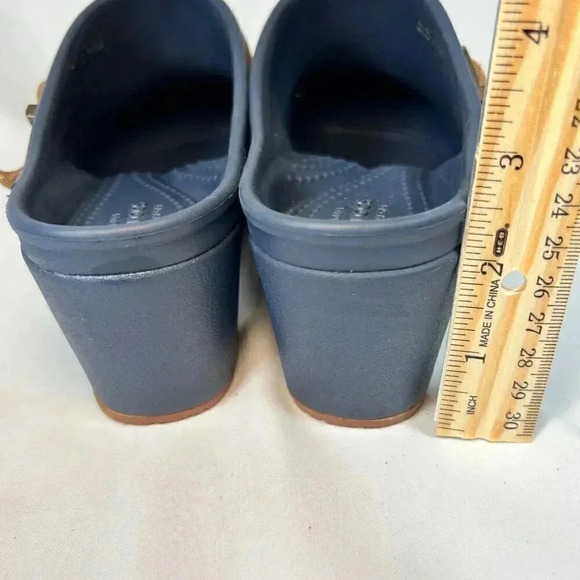 Crocs Sarah Mule Size 6 Wide Navy Blue Clogs Dual Comfort Suede Strap Slip On - Picture 8 of 10